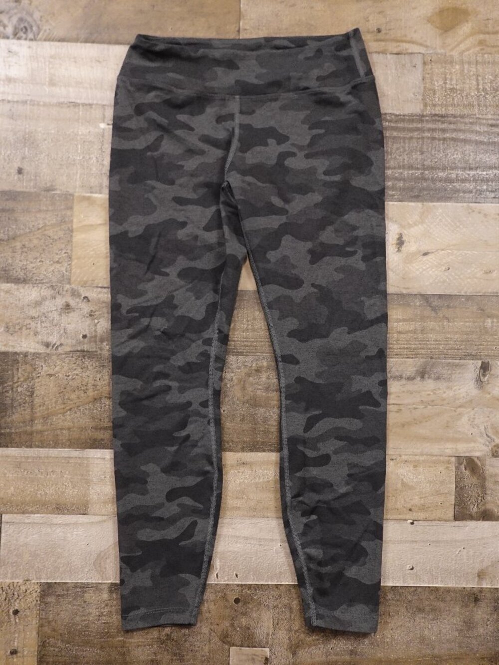 NOBULL Camo Leggings Women’s Large Gray Black Athletic Training 27” Inseam